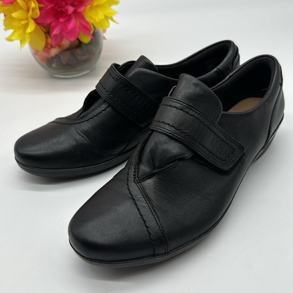 Clarks Collection Black Leather Loafers Size 9.5 BLO6345D - Picture 1 of 7